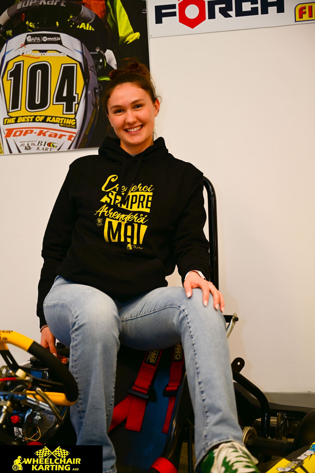 FELPA NERA SENZA ZIP