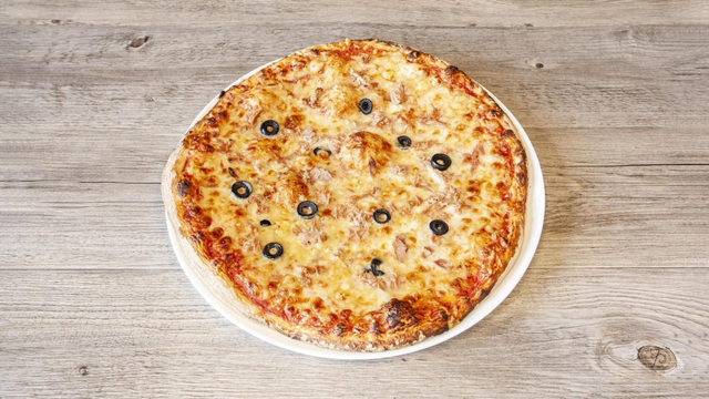 03.Tonata : Base tomate, mozzarella, emmental français, thon et olives noires.🐟🫒