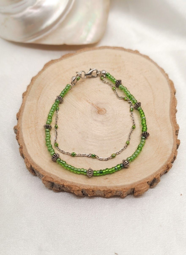 Bracelet Fin Perles Vertes et Chaînette Dorée