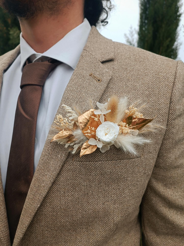 Boutonnière De Poche Dorée 