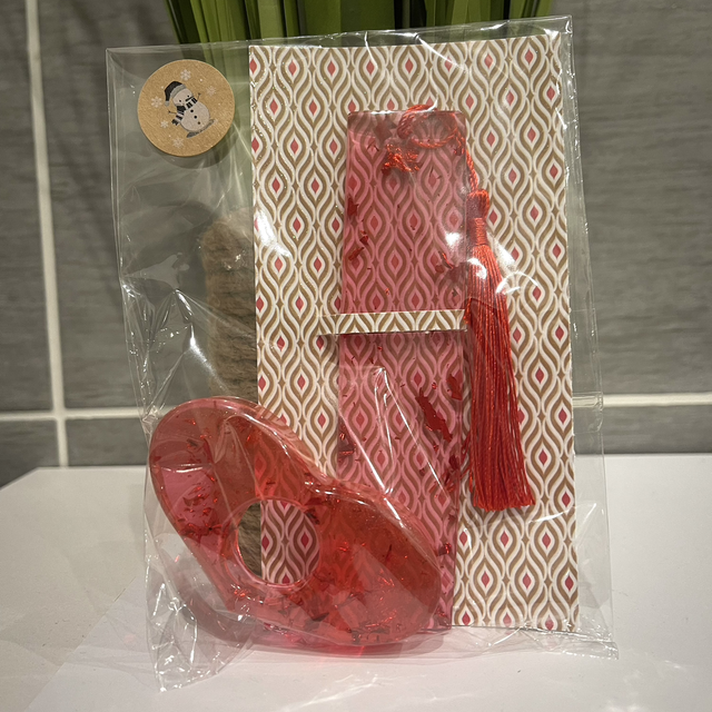 Lot marque pages et bague de livre cœur 