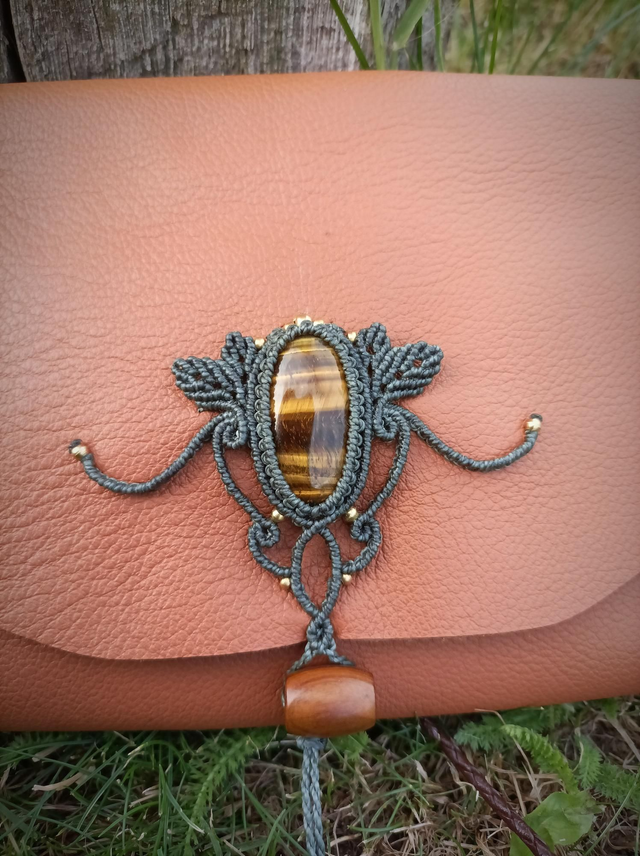 Pochette en cuir camel ~ Œil de Tigre