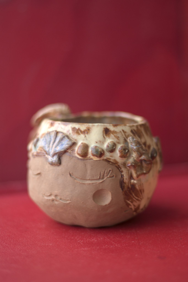 Mug tête de sirène en grès modelé à la main