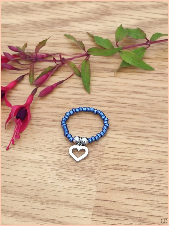 Bague élastique, perle de rocaille, avec breloque