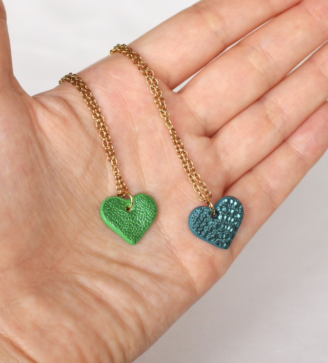 Pendentif Cara • couleurs métallisées