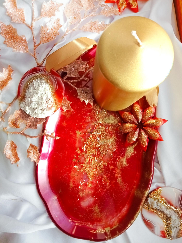 Juicy red velvet tray 29cm