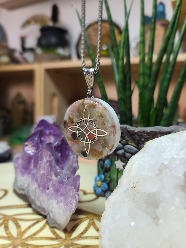 Nœud de la sorcière 🧙♀️ Amulette Labradorite Tourmaline
