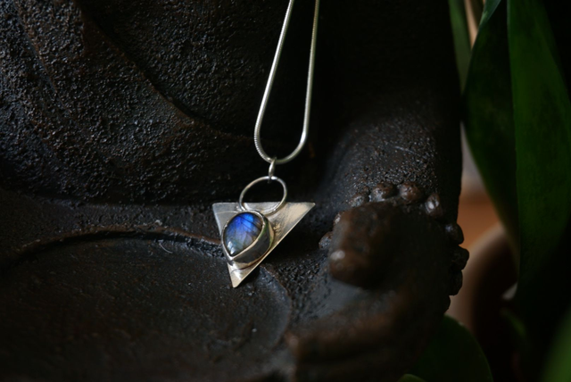 Manifestation Amulett: dunkelblauer Labradorit 