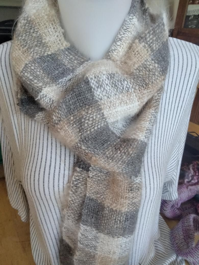 CR0225 Echarpe tissue main angora 