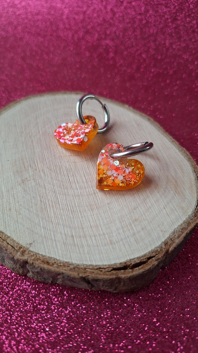 Créoles argentées cœurs paillettes Corails/blanches et encre à alcool dorée/orangée