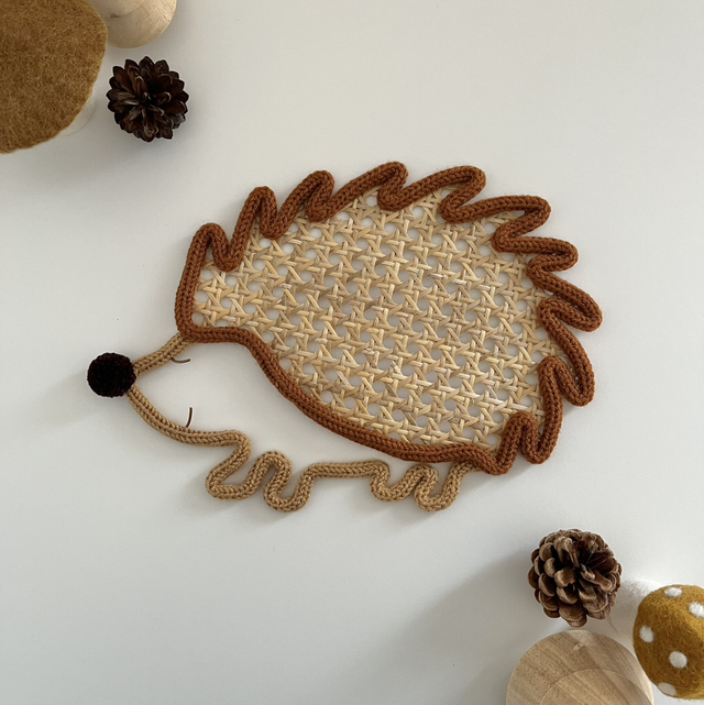 Décoration murale « thème forêt » hérisson en tricotin à personnaliser 