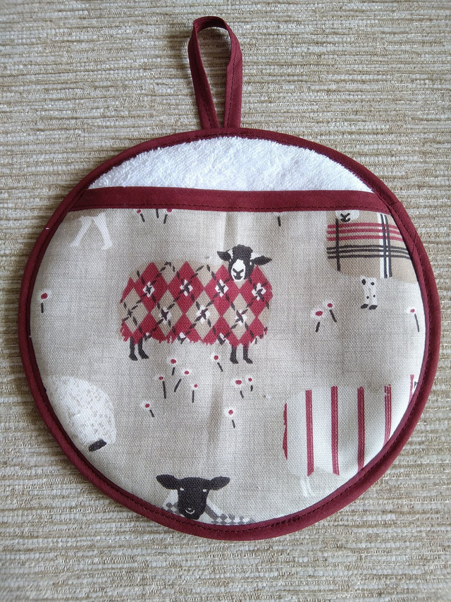 Round Hot Pot Grab Mat in Baa Baa Peony Fabric heat resistant wadding filling and hanging loop