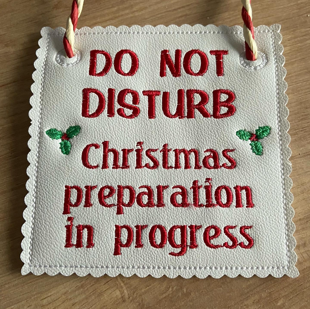 Christmas Hanging Sign - Do Not Disturb 