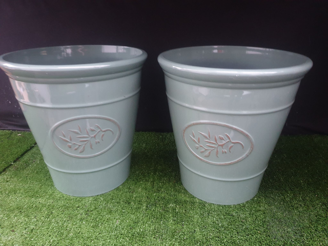 Medium Olive Hard Plastic Patio Planter - Green