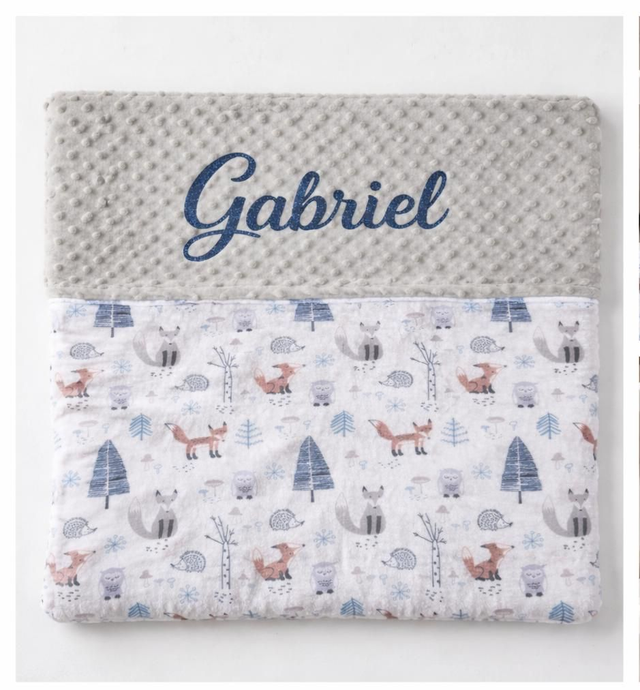 Couverture bébé personnalisée prénom – Minky gris &amp; polaire renards