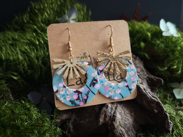Boucles d'oreilles - crochets - papier washi - fleurs de prunier - soleil - laiton - La&Titia
