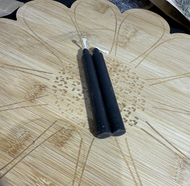 2x black spell candles