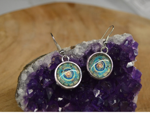 Boucles d'oreilles couleur argentée cabochon mandala turquoise