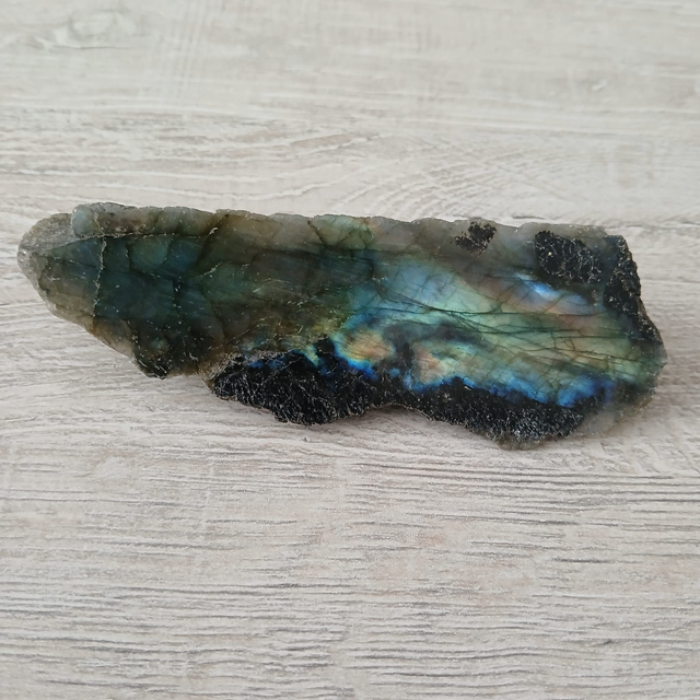 Labradoriet met Intense Blauwe Flash – Beschermsteen  11,5 x 3,5 x 2,5 cm  (12.116)