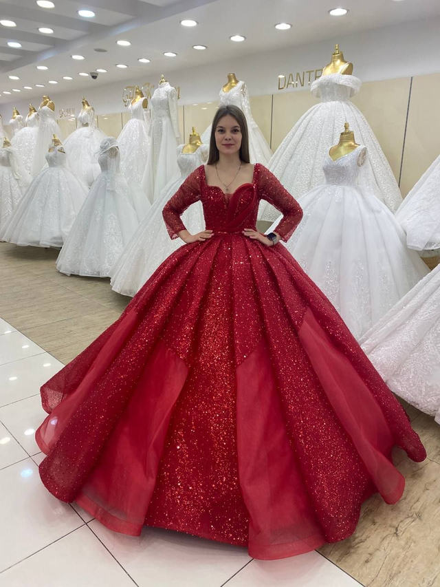 Robe de Mariée Princesse Rouge avec Paillettes Col Coeur Manches longues / Réf : RMP34