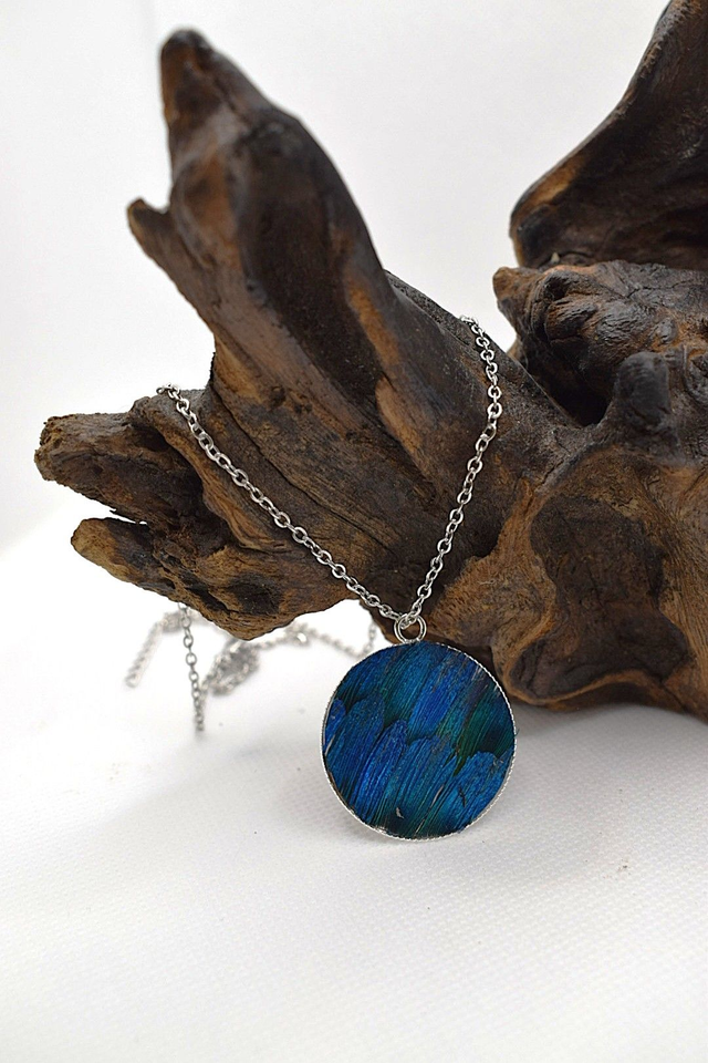 Collier bleu de paon