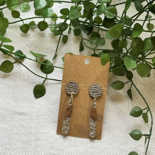 Boucles d’oreilles fantaisie argentées et marron 