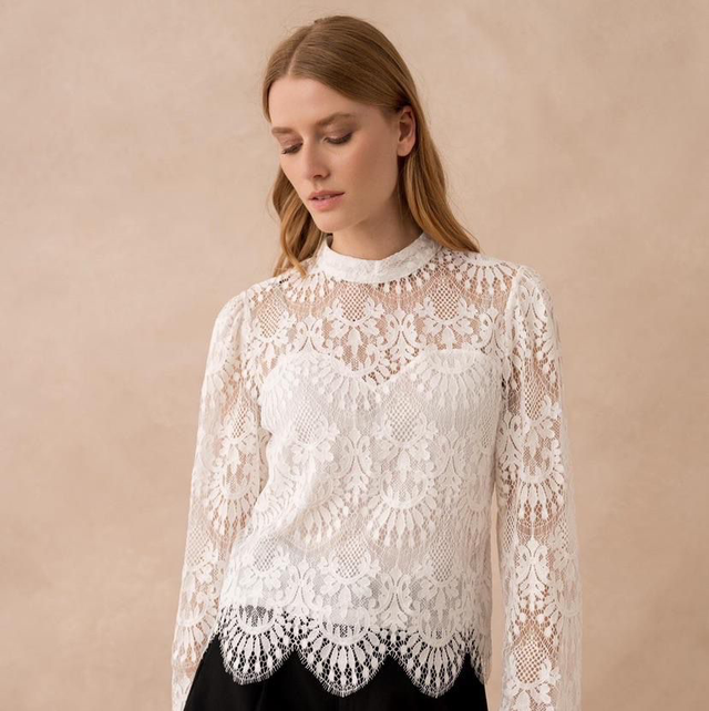 63-6. Top en dentelle