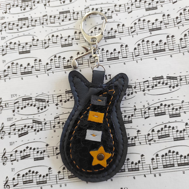 Porte clés guitare en cuir 