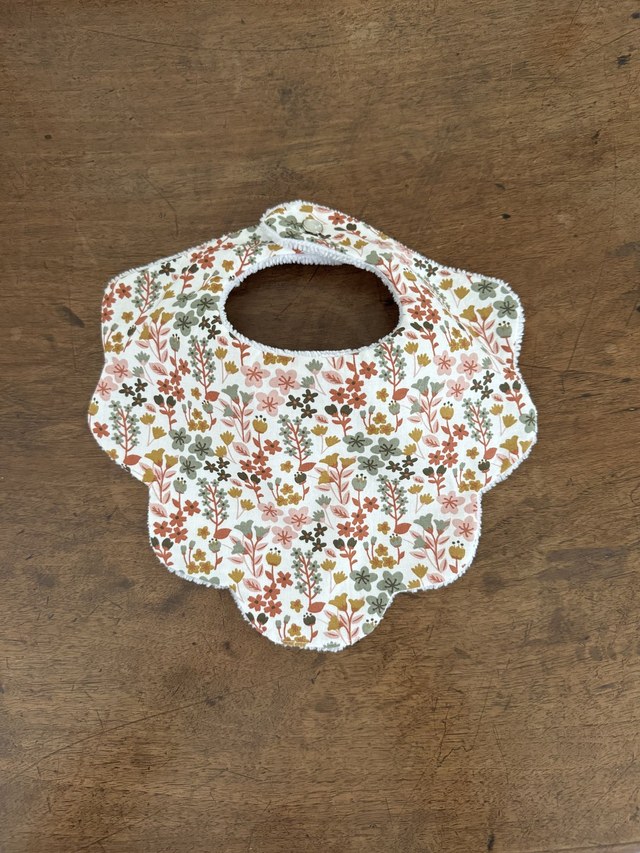 Bavoir fleur bébé
