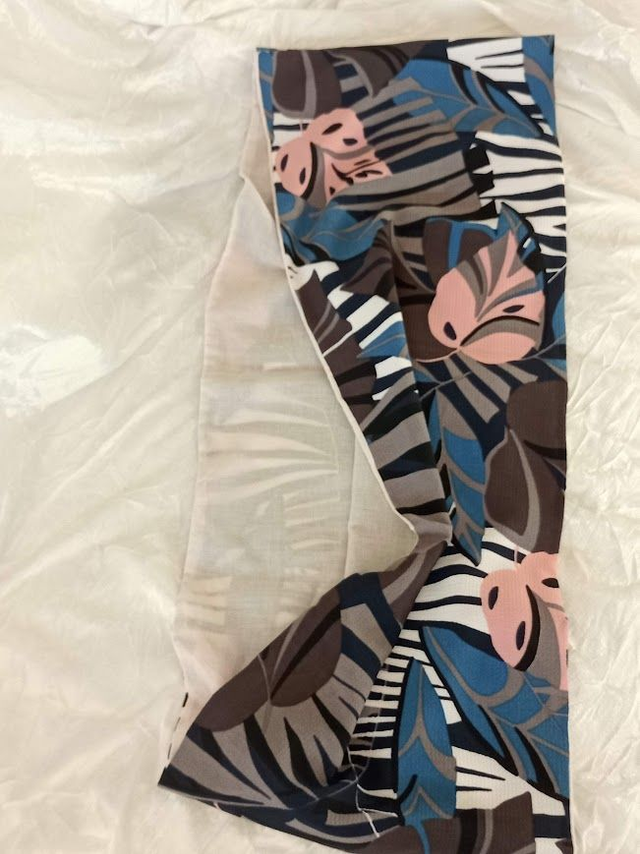 Snood d'été crêpe motif feuilles doublé voile de coton