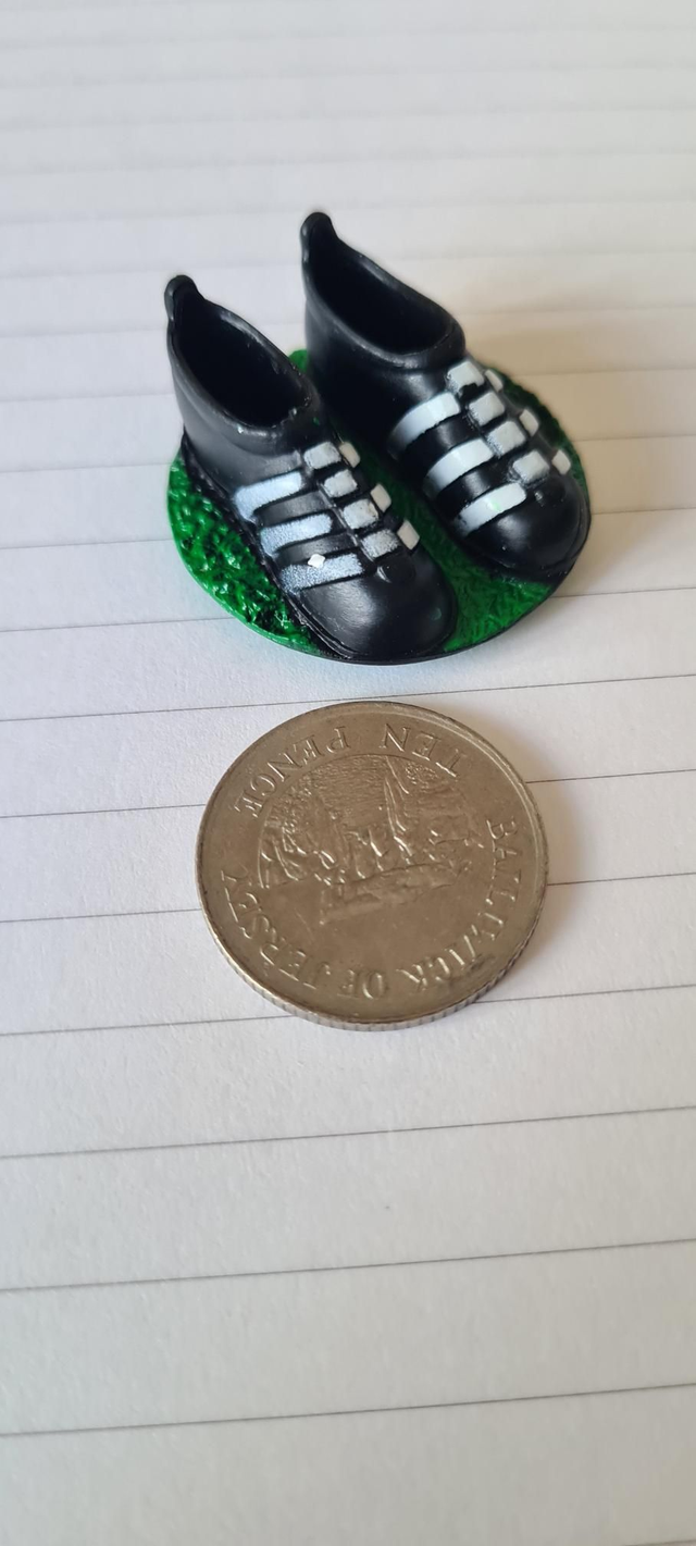 Football boots cake decoration