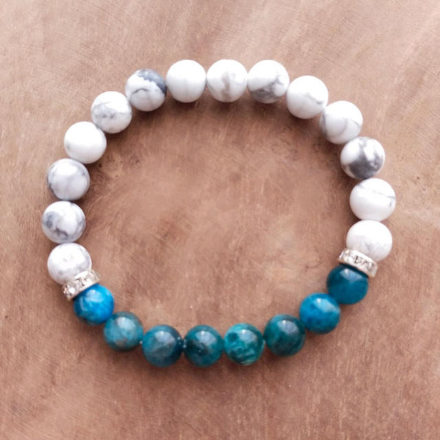 Bracelet minceur : Apatite et Howlite en 8mm 