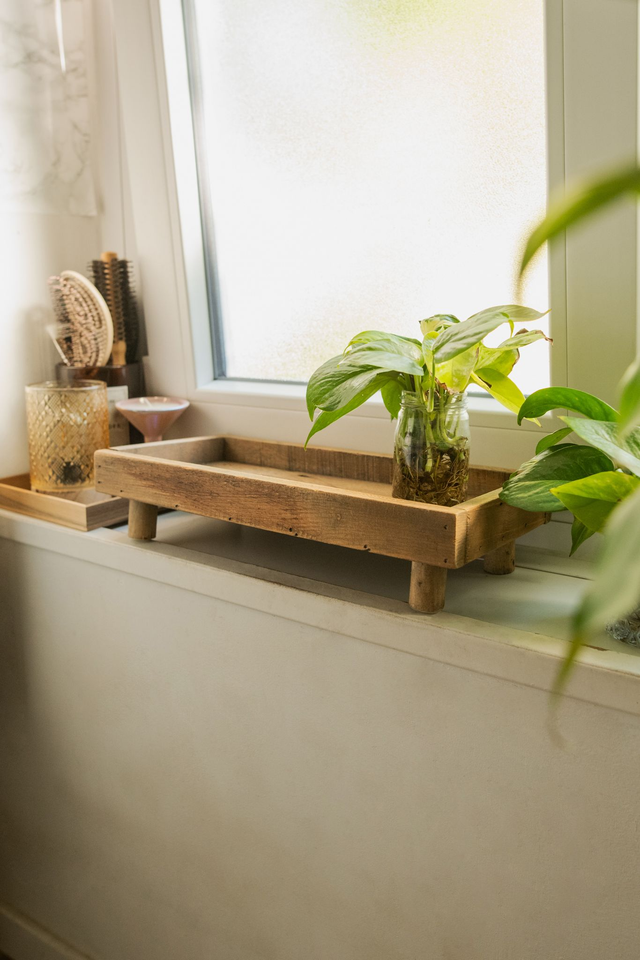 Plateau en bois à pieds ✨