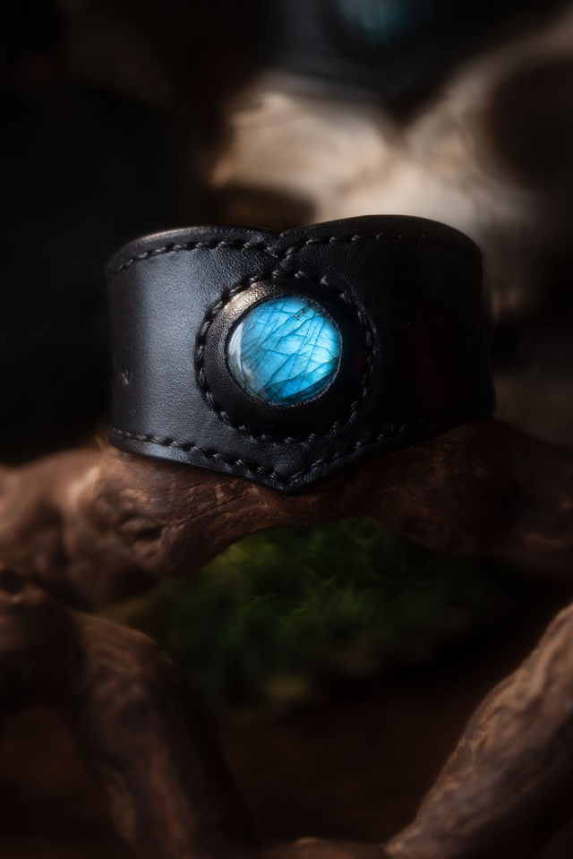 Bracelet cuir noir et labradorite bleue