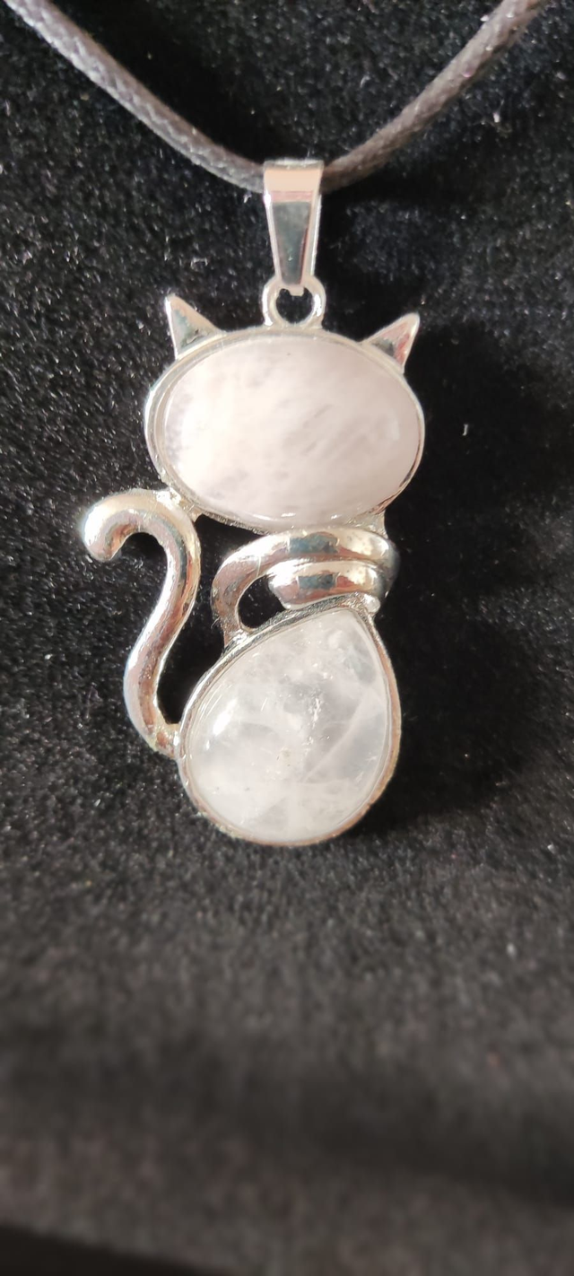 Pendentif chat en quartz rose
