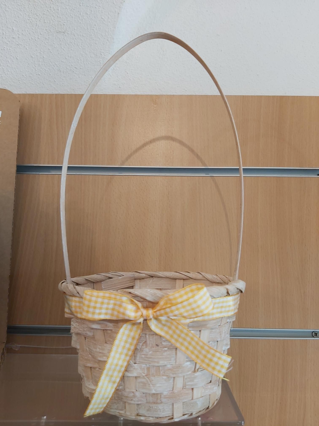 cestino intrecciato in vimini