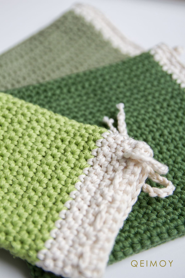 Beauty-set met 2 katoenen handgehaakte washandjes + zeepzakje