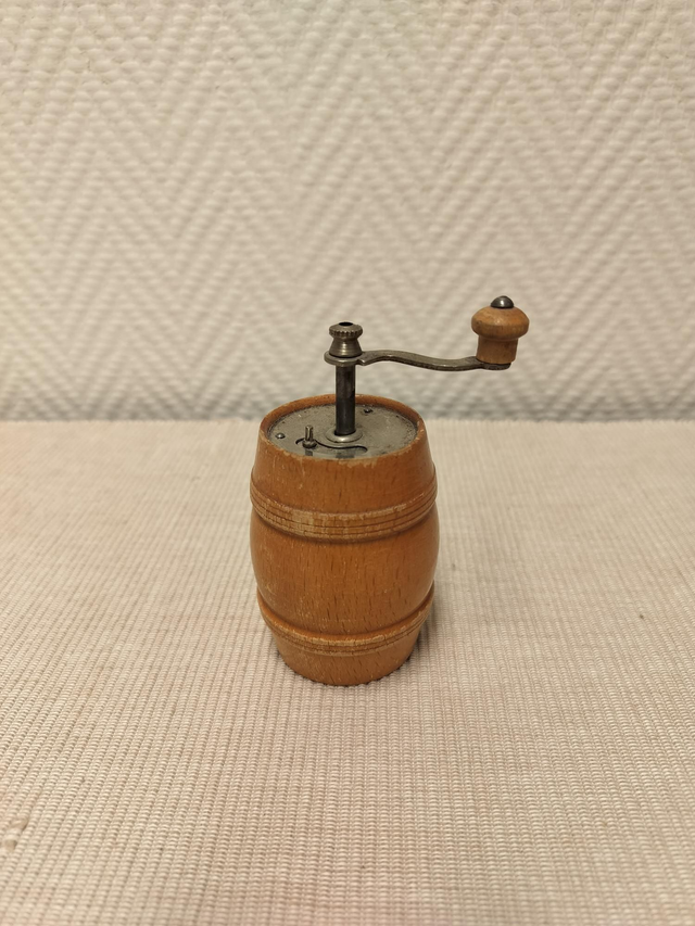 Vanha pippurimylly #143