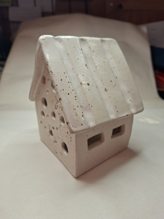 Maison blanche mouchetée pour bougie ou leds