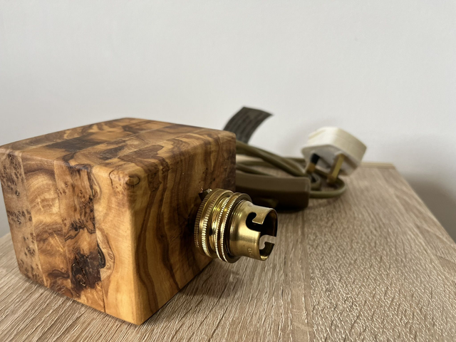 Retro-style table lamp made of olive wood with a brass holder.