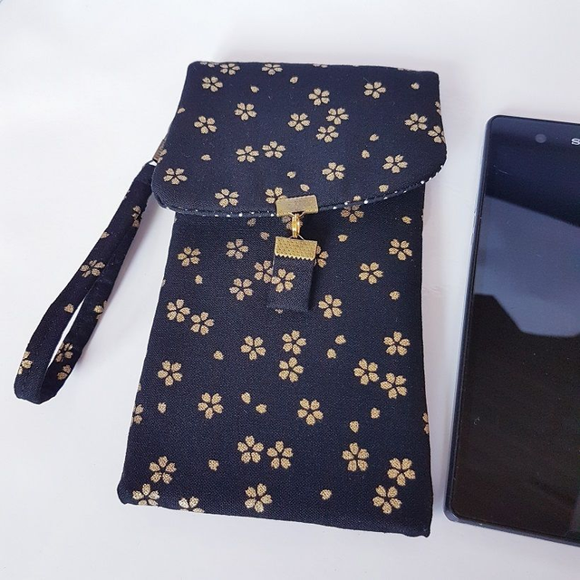 Etui pour smartphone "Sakura" noir doré