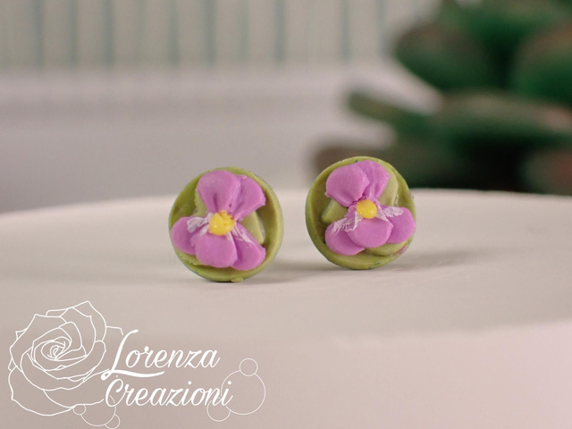 Orecchini a lobo violette versione chiara taglia S