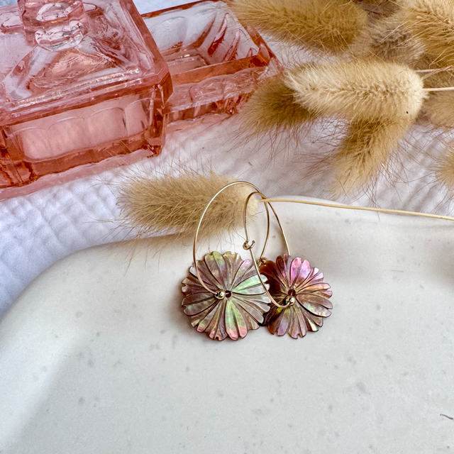 Boucles d’oreilles Fleur de nacre Brune