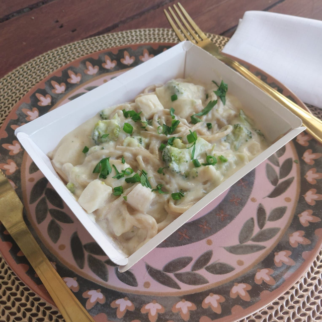 Espaguete integral ao bechamel com palmito e brócolis - ZERO GLÚTEN