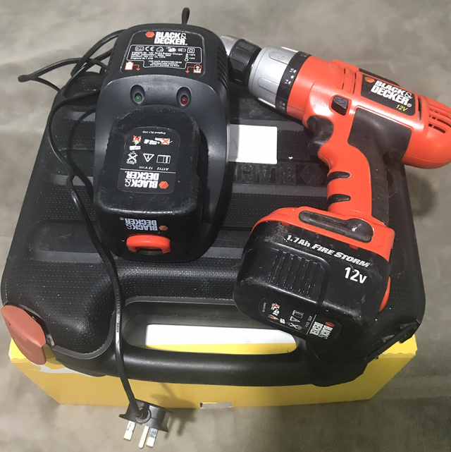 Sold - Black &amp; Decker - 12 V- M26