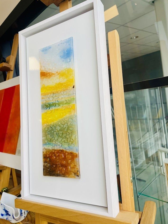 Strandkunst Glaspaneel 12x30 - op wit aluminium 20x40 - in wit houten baklijst 23x34 - Glasschildering met reliëf (1)