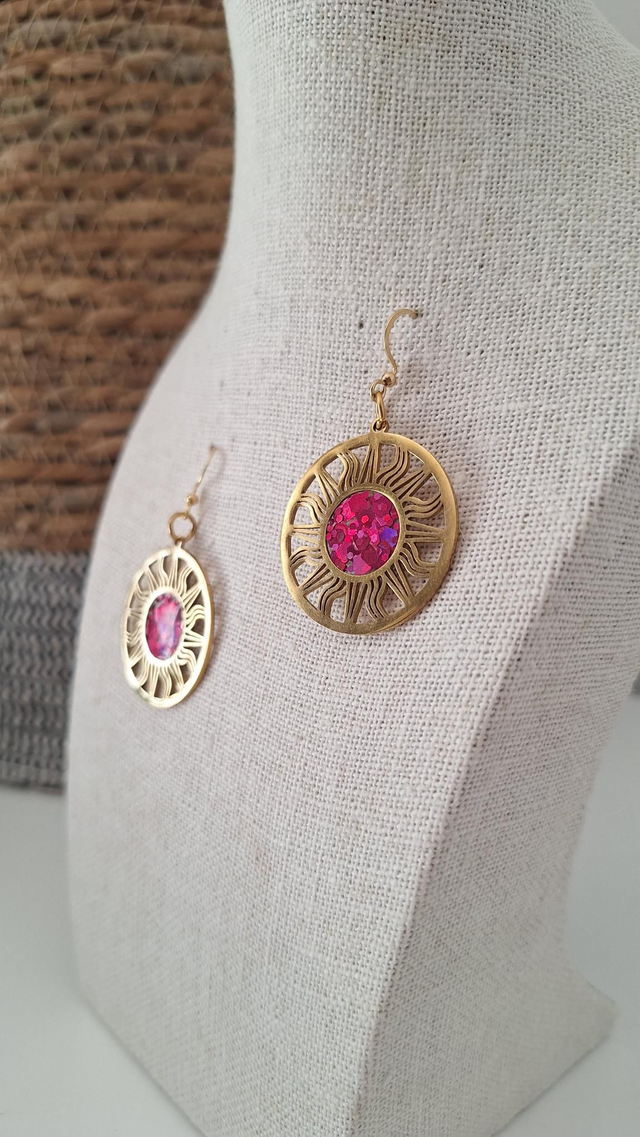 Boucles d&#039;oreilles soleils paillettes roses