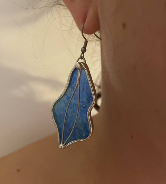 Boucles vulves bleues irisées