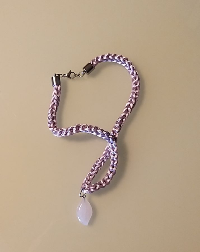 Szatén nyaklánc Rózsakvarc medállal