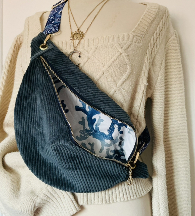 Sac banane velours côtelé modèle « Abysses »